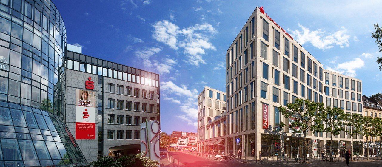 Ein Gebäude der Sparkasse KölnBonn im Abendlicht